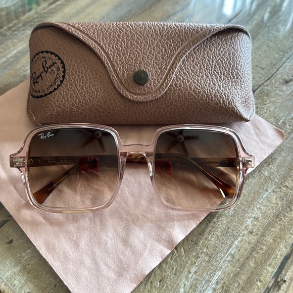 Ray Ban Square II polished transparent pink sunglasses. Case included. - Picture 7 of 9